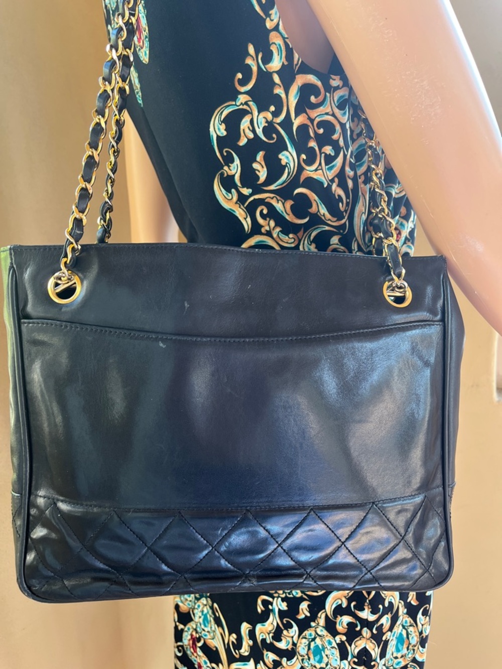 Chanel Luxury Classic Elegant Black Leather Bag